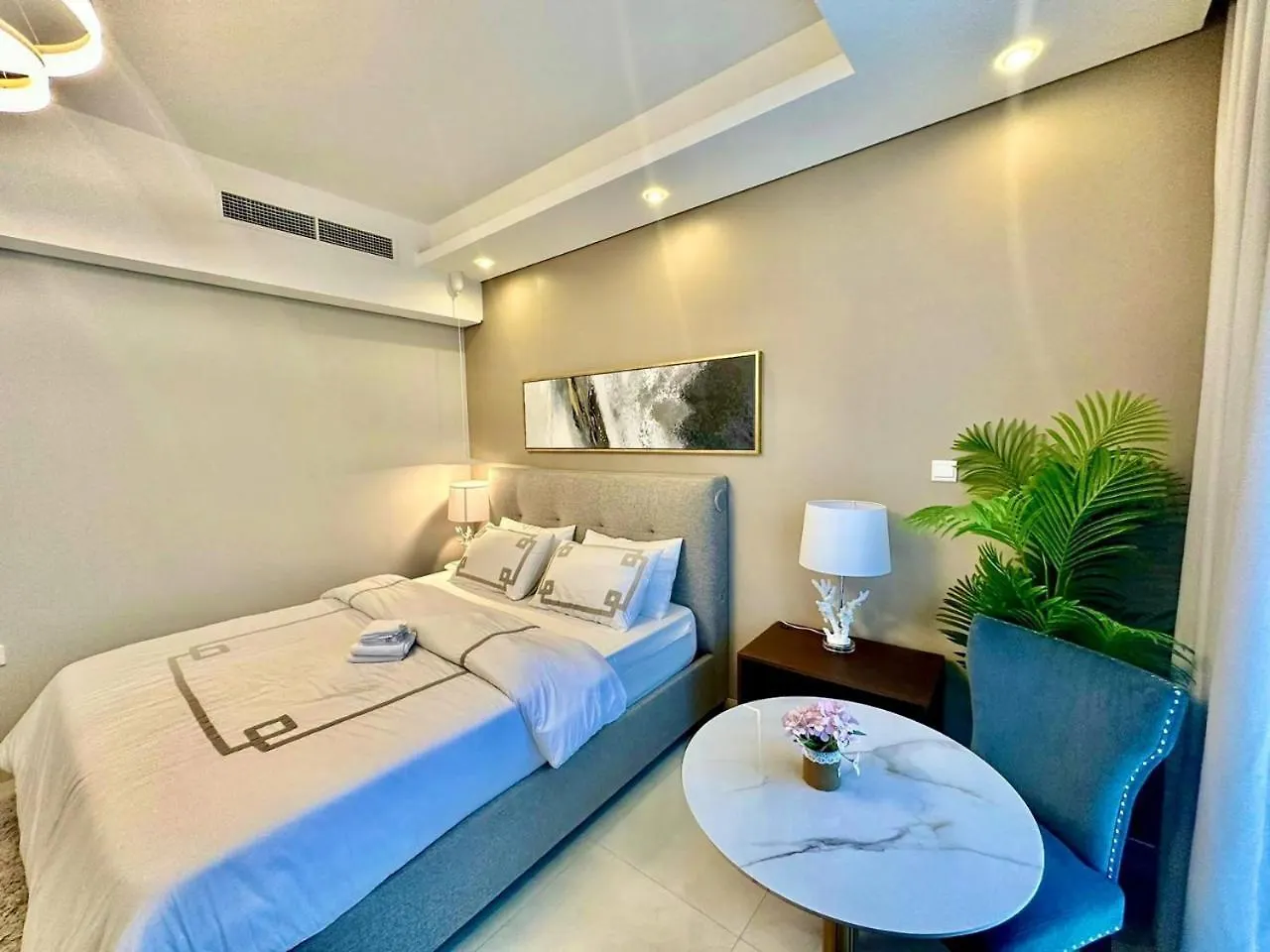 Prime Location , Bright Studio , High Floor Dubai 0*,