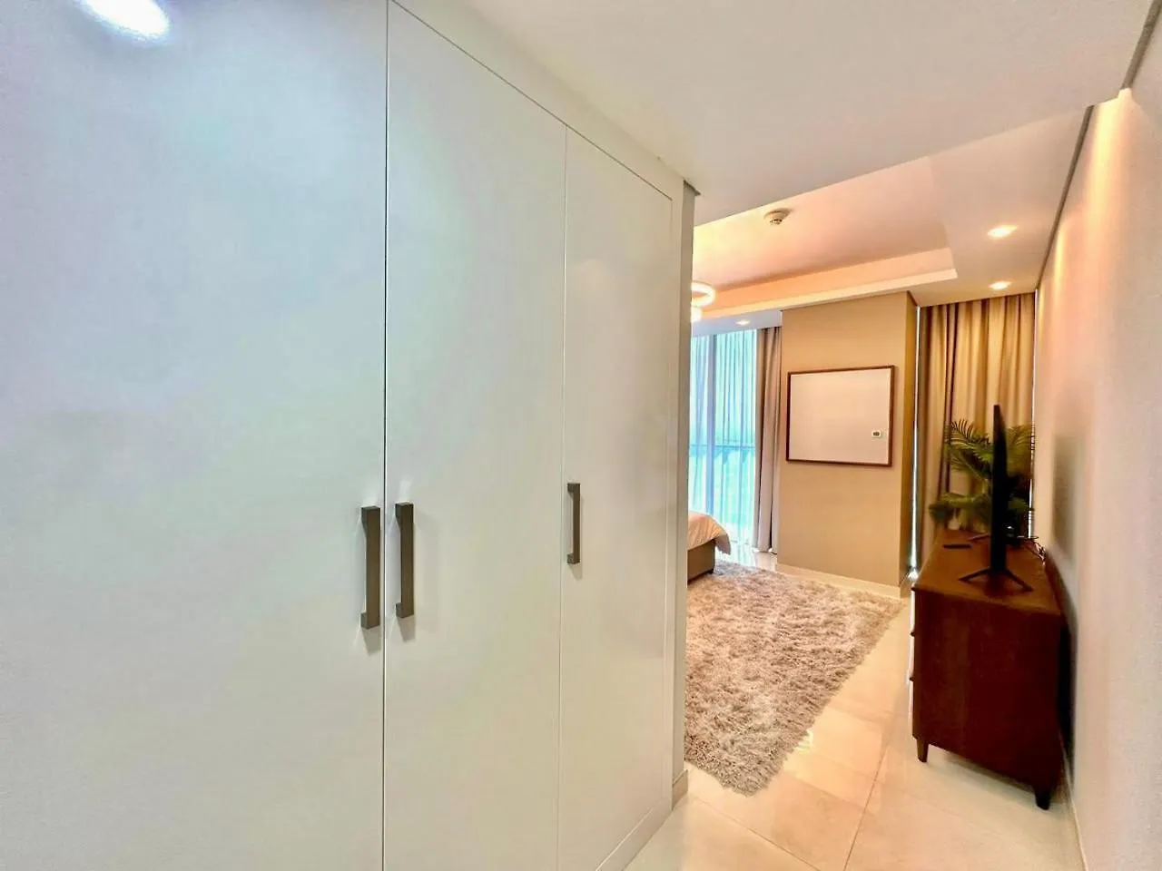 Apartment Prime Location , Bright Studio , High Floor Dubai