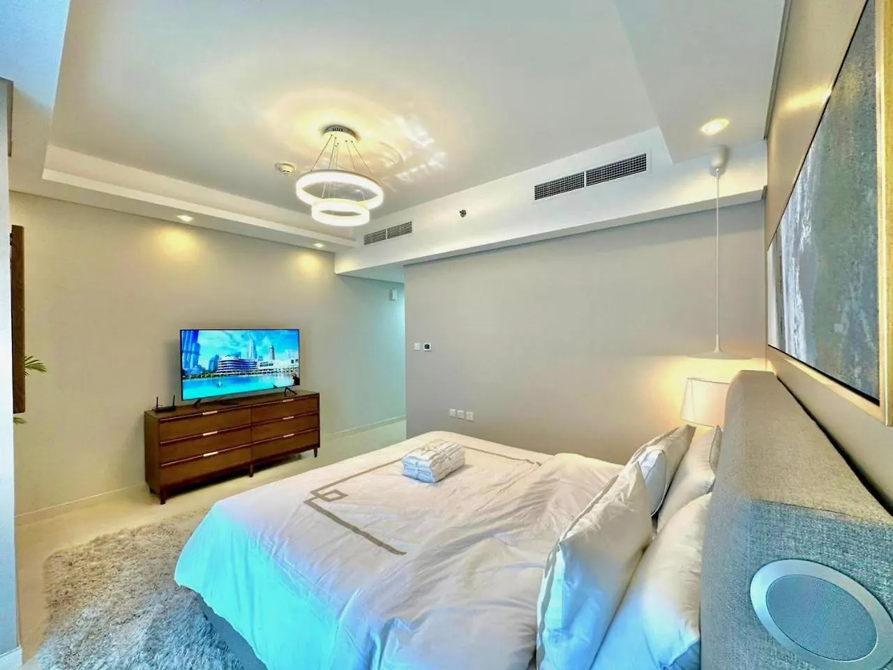 Prime Location , Bright Studio , High Floor Dubai Apartment