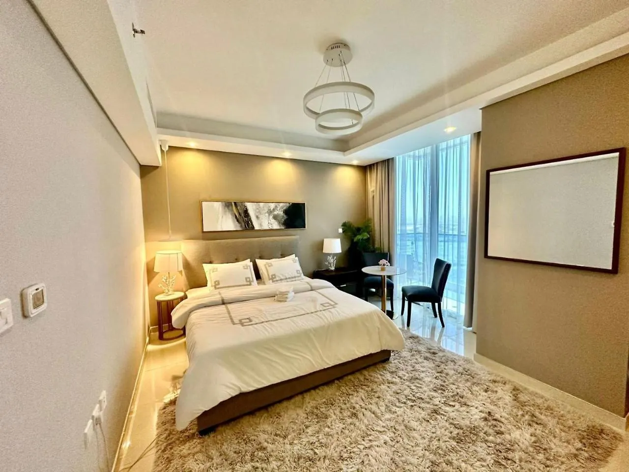 Apartment Prime Location , Bright Studio , High Floor Dubai