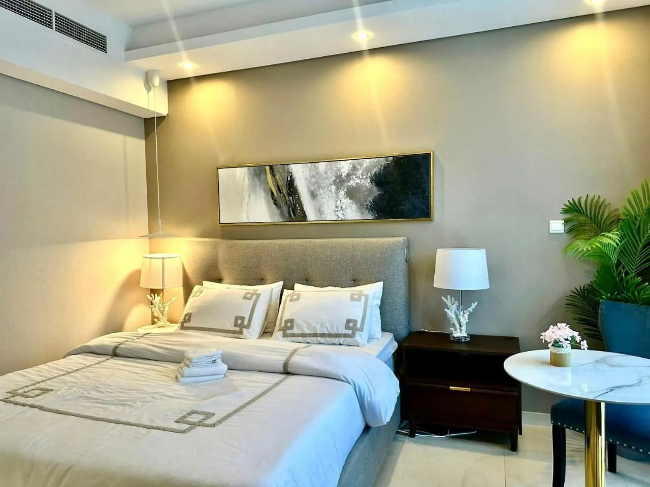 Prime Location , Bright Studio , High Floor Dubai